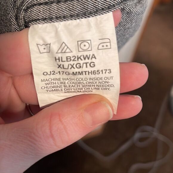 Wrangler- Premium Quality- Men’s Denim Button Down Dress Shirt, Size XL - Picture 5 of 6